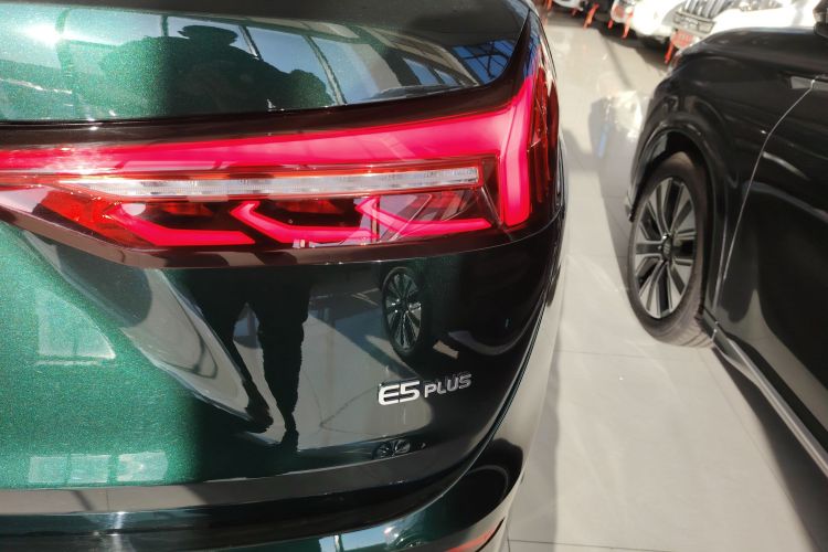 蓝电E5 PLUS 2025款 165km 长续航版PLUS 7座车身外观6006