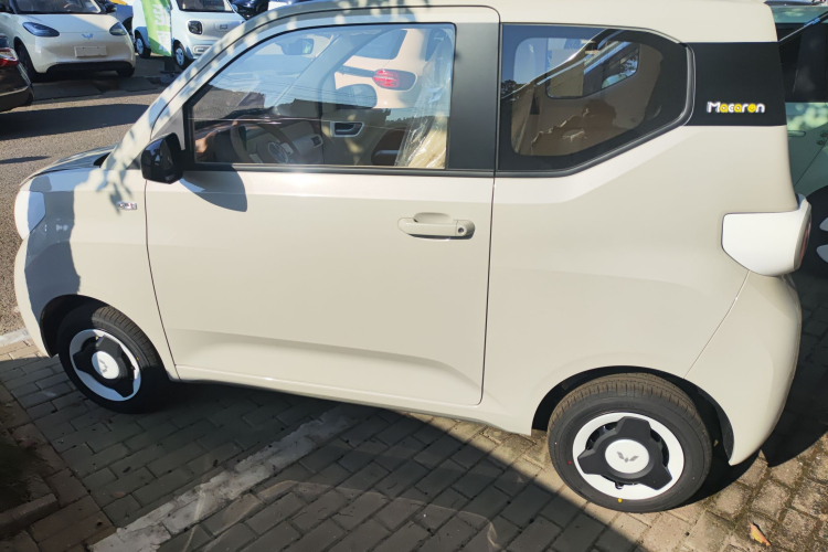 五菱汽车 宏光MINIEV 2024款 第三代 215km 青春版车身外观4