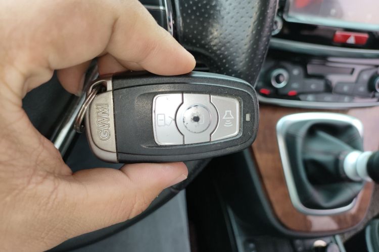 哈弗H6 2015款 改款 运动版 1.5T 手动两驱精英型中控内饰7001