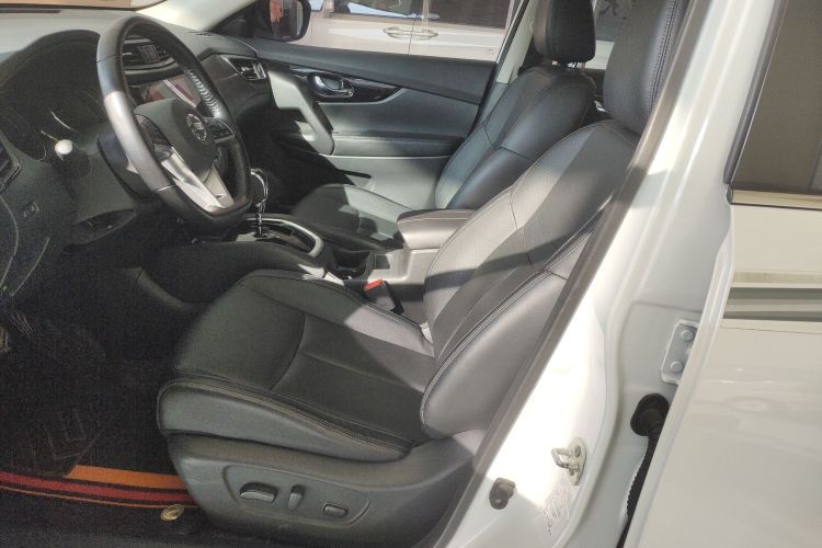 日产 奇骏 2020款 2.0L XL ITS CVT 2WD智联舒适版中控内饰19