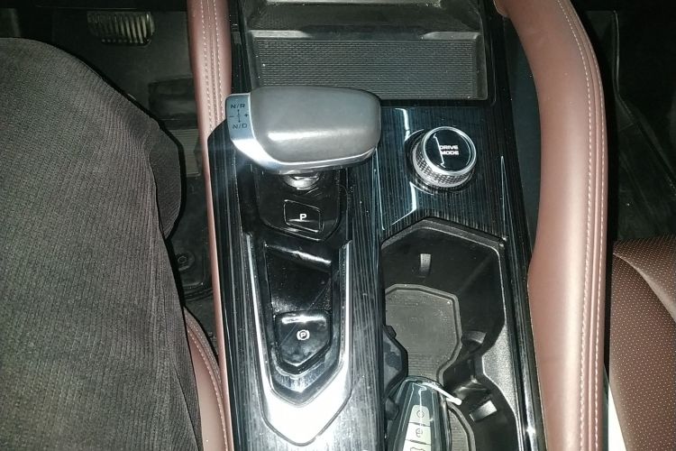 吉利汽车 星越L 2021款 2.0TD DCT EVO两驱旗舰型中控内饰18