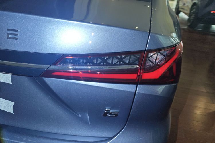 荣威i5 2026款 1.5L CVT豪华版车身外观9