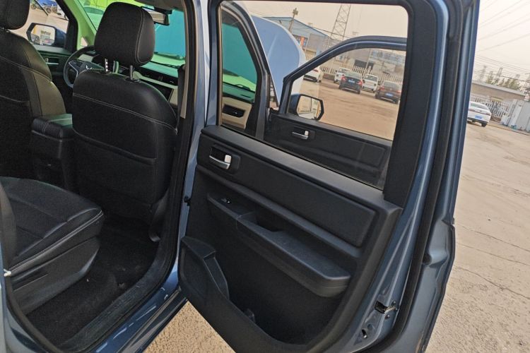 五菱汽车 五菱宏光PLUS 2020款 1.5L 手动舒适型 7座中控内饰45