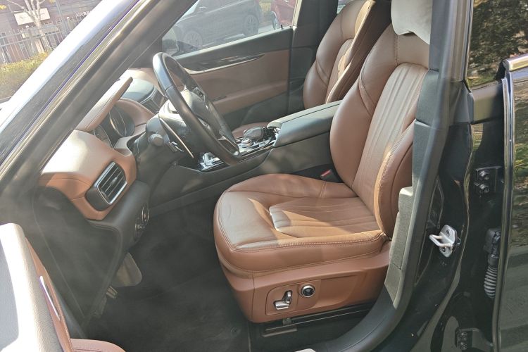 玛莎拉蒂 Levante 2022款 2.0T GT锋芒版中控内饰19