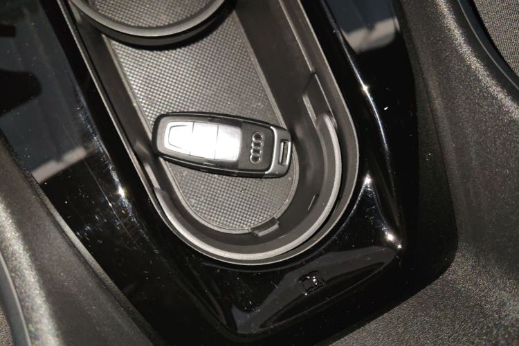 奥迪Q4 e-tron 2024款 40 e-tron 创行版中控内饰11