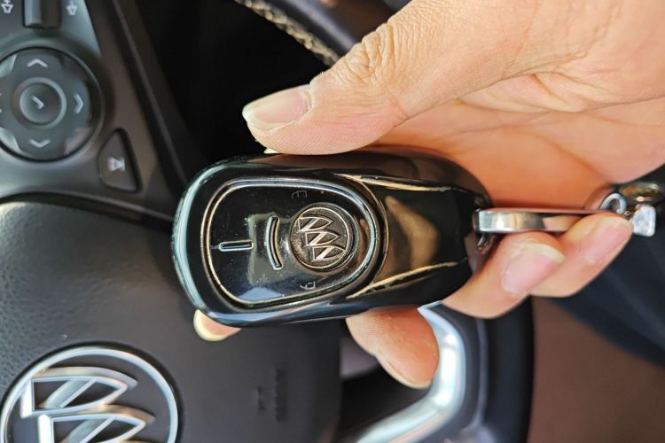 别克 君威 2019款 20T 豪华型 国VI中控内饰11