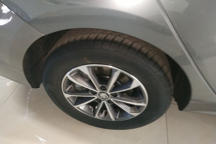 比亚迪 秦PLUS 2024款 荣耀版 DM-i 55KM领先型车身外观6008