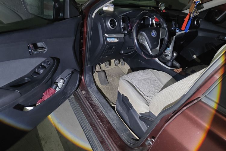 启辰T70 2015款 2.0L 手动睿趣版中控内饰20