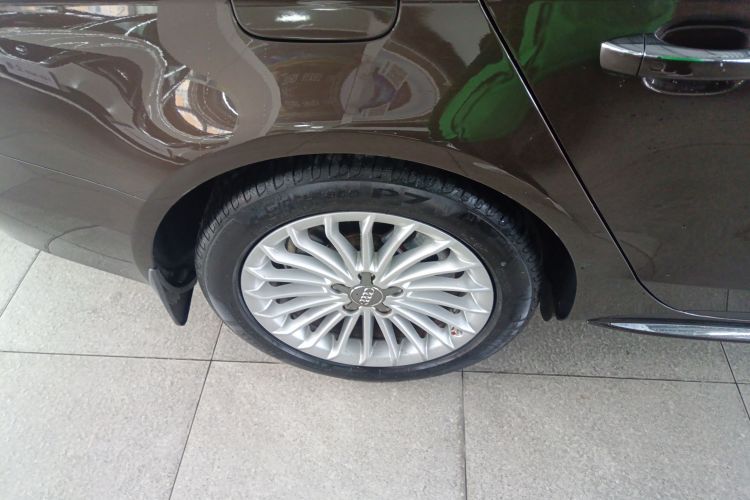 奥迪A4L 2016款 35 TFSI 典藏版 自动标准型车身外观6008