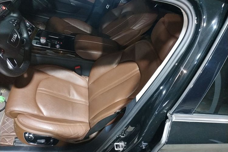 奥迪A8 2017款 A8L 45 TFSI quattro舒适型局部细节19