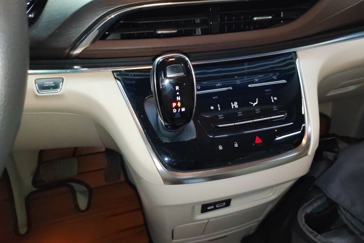 别克GL8 2023款 陆上公务舱 智享型中控内饰18