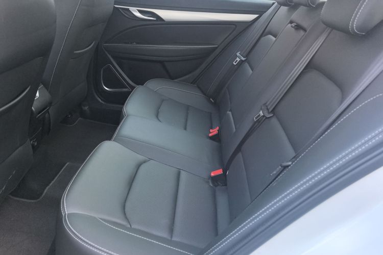 吉利汽车 帝豪 2018款 1.5L CVT向上互联版中控内饰7004