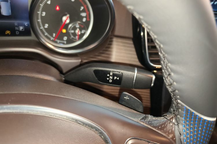 奔驰GLE 2018款 GLE 320 4MATIC 动感型臻藏版中控内饰18