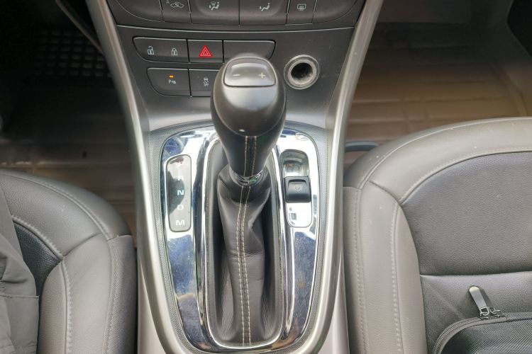 雪佛兰 迈锐宝 2014款 2.0L 自动豪华版中控内饰18