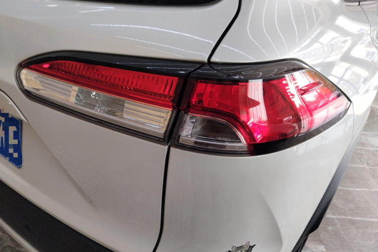 丰田 卡罗拉锐放 2024款 2.0L 精英版车身外观9