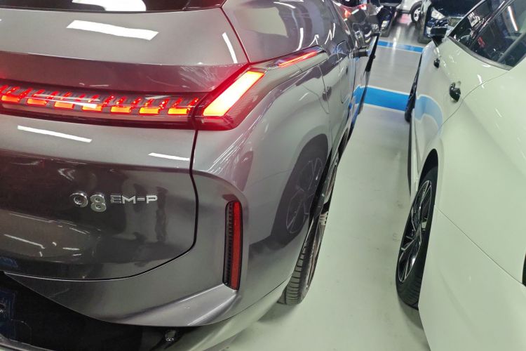 领克08 EM-P 2023款 220km 时间限量版车身外观6006