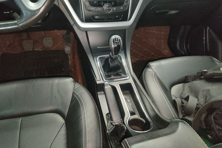 吉利汽车 帝豪 2016款 三厢 1.5L 手动向上版中控内饰18