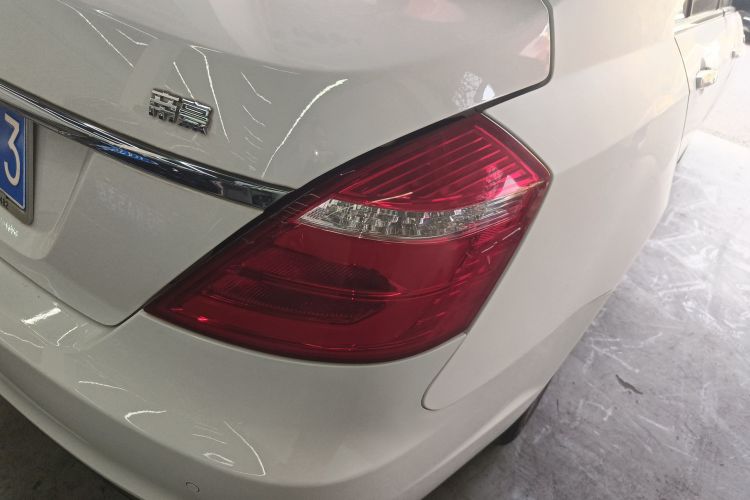 吉利汽车 帝豪 2017款 三厢百万款 1.5L 手动向上版车身外观9