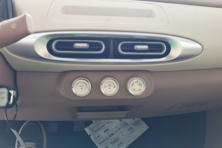 五菱汽车 宏光MINIEV 2025款 四门版 进阶款中控内饰16