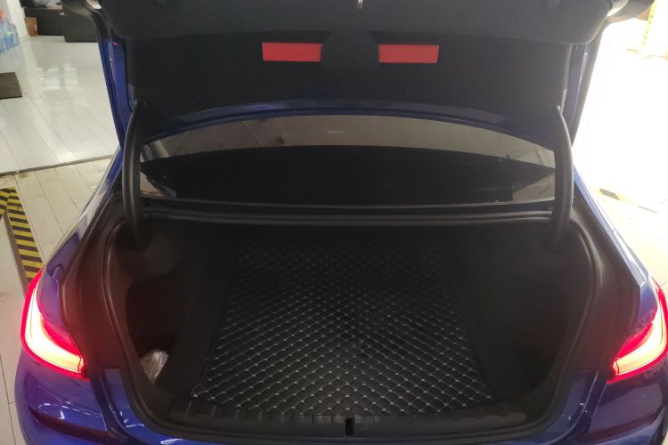 宝马3系 2020款 325i M运动曜夜套装机舱底盘23