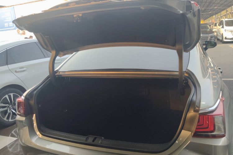 雷克萨斯ES 2018款 300h 卓越版 国V机舱底盘23