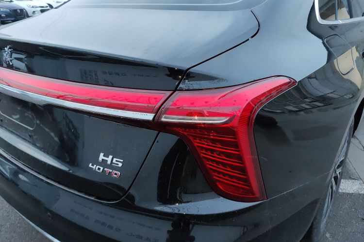 红旗H5 2024款 2.0T 自动智联旗畅版车身外观9