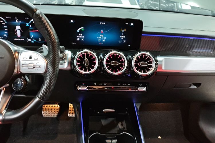 奔驰GLB AMG 2023款 AMG GLB 35 4MATIC中控内饰16