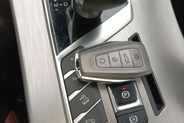 吉利汽车 缤越 2019款 运动款 260T DCT Battle 国VI中控内饰7001