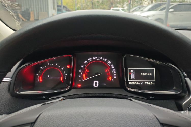 DS 6 2016款 1.6T 豪华版THP160局部细节14