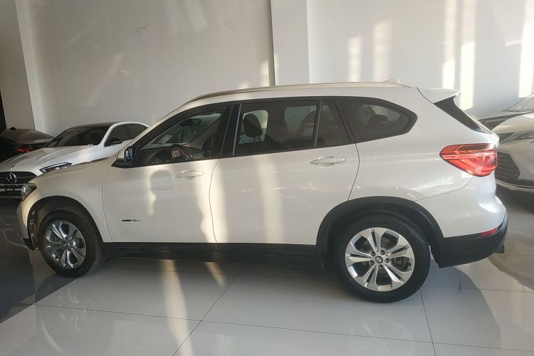 宝马X1 2016款 sDrive18Li 尊享型车身外观4