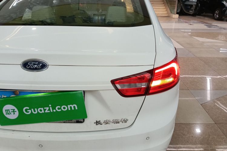 福特 福睿斯 2015款 1.5L 手动舒适型车身外观9