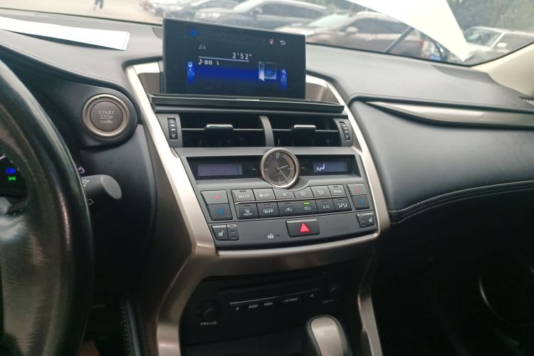 雷克萨斯NX 2015款 200 全驱 锋尚版中控内饰16