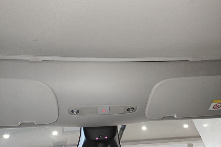 特斯拉 Model Y 2022款 改款 后轮驱动版中控内饰22