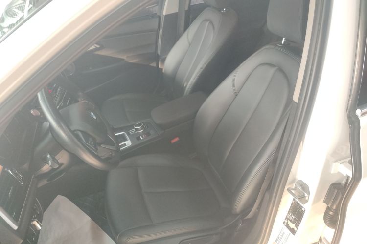 宝马1系 2023款 120i M运动版中控内饰19