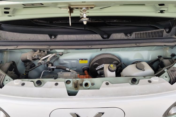 五菱汽车 宏光MINIEV 2024款 第三代 215km 青春版机舱底盘24