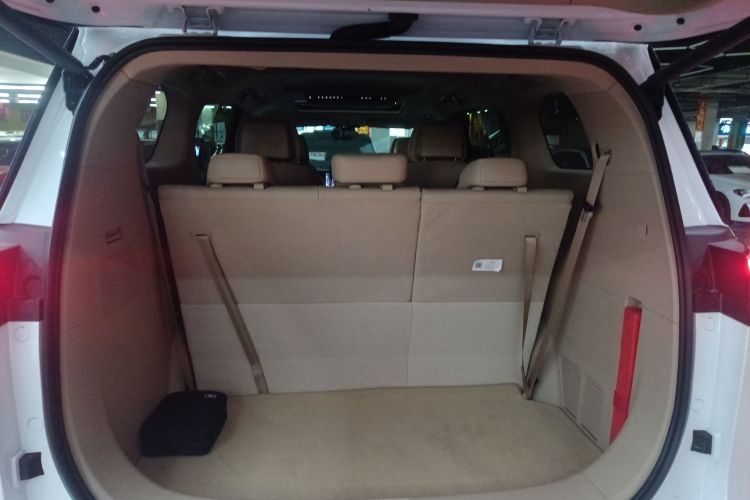 别克GL8新能源 2025款 陆尚 尊享版 7座机舱底盘23