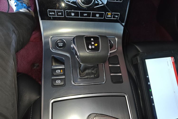 红旗H5 2020款 1.8T 自动智联旗韵版中控内饰18