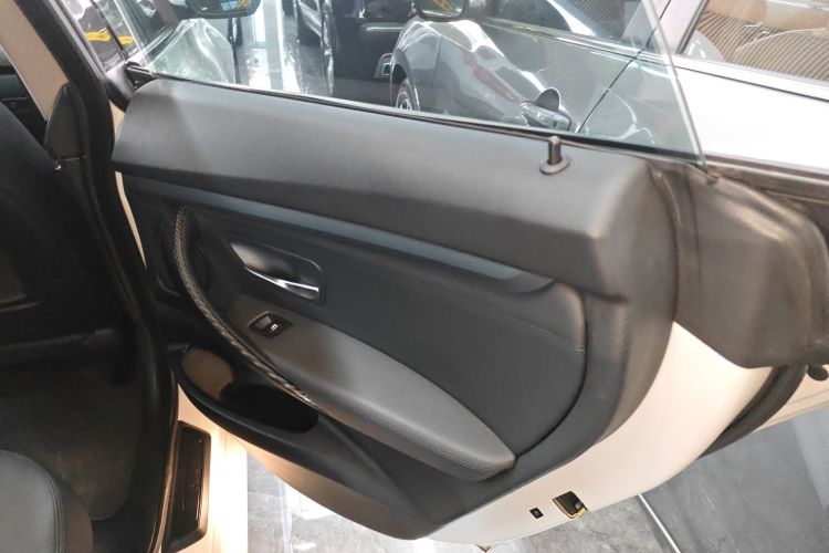 宝马3系GT 2013款 320i 领先型中控内饰7006