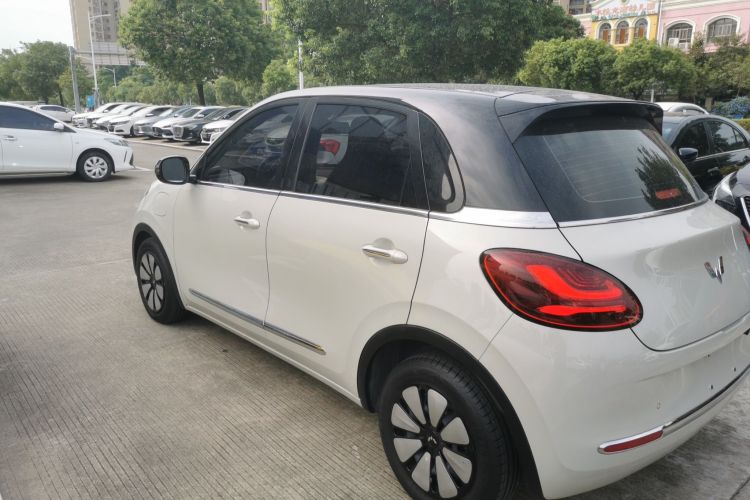 五菱汽车 五菱缤果 2023款 333km 灵犀互联+款车身外观4