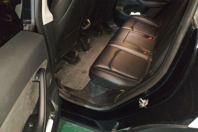 特斯拉 Model Y 2021款 标准续航后驱版中控内饰7004