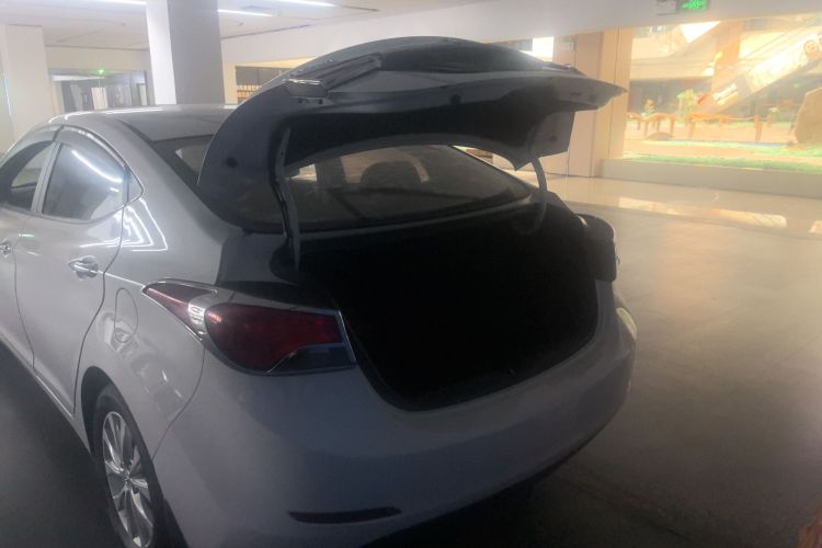 现代 朗动 2016款 1.6L 自动尊贵型机舱底盘23