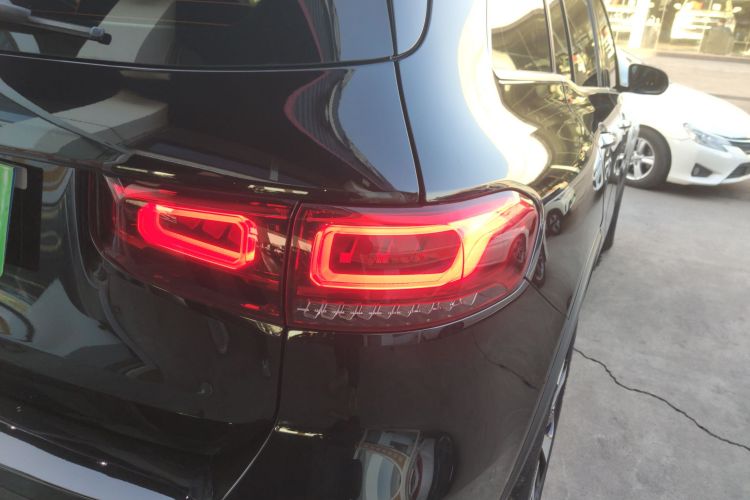 奔驰GLB 2022款 GLB 220 时尚型车身外观9