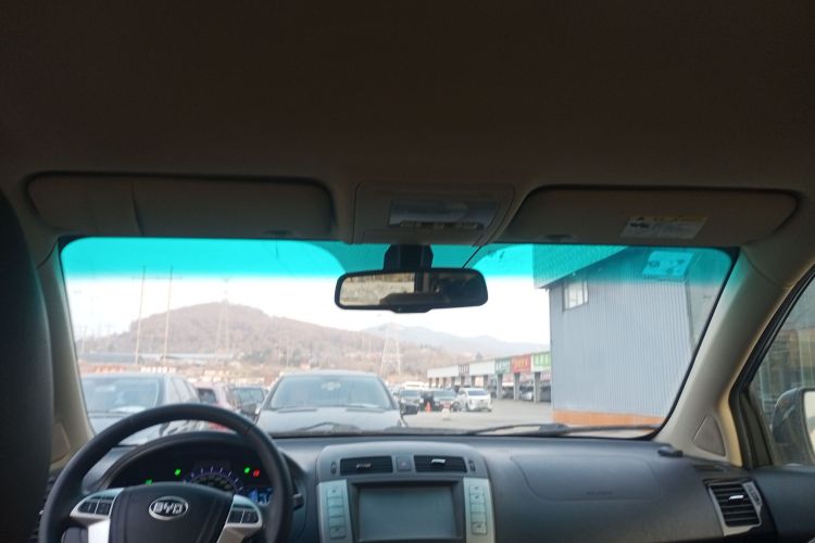 比亚迪S6 2014款 2.0L 手动豪华型 5座局部细节22