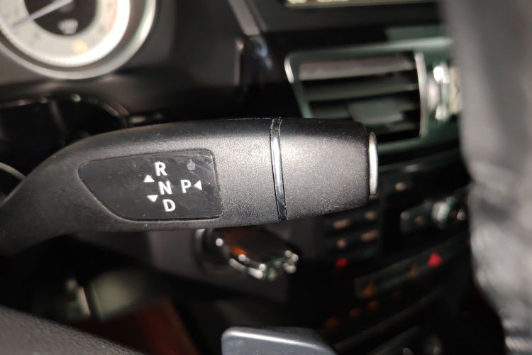 奔驰E级 2014款 E 300 L 运动型局部细节18