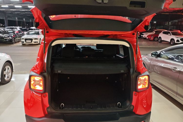 Jeep 自由侠 2017款 180T 自动高能版机舱底盘23