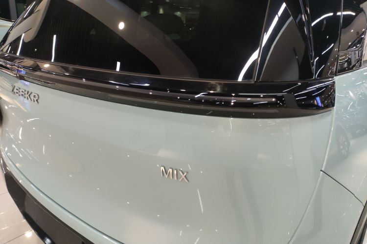 极氪MIX 2025款 长续航智驾版车身外观9