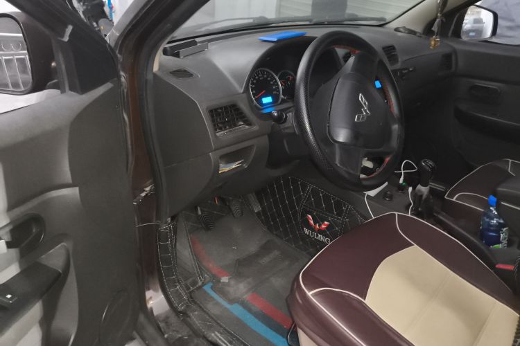 五菱汽车 五菱宏光 2014款 1.5L S标准型中控内饰7003