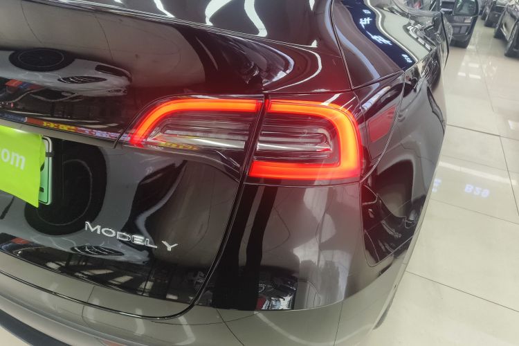 特斯拉 Model Y 2022款 改款 后轮驱动版车身外观6006