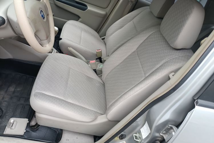 启辰D50 2015款 1.6L 手动时尚版中控内饰19