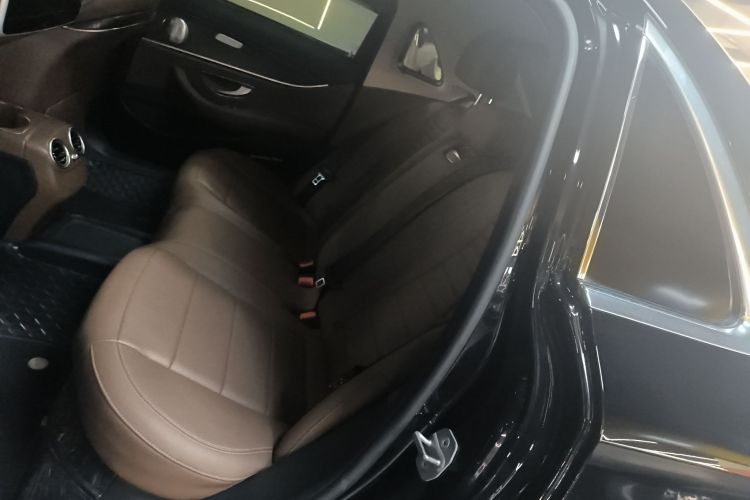 奔驰E级 2018款 E 300 L 运动豪华型中控内饰7004